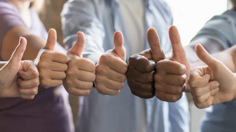 99 % de nos clients et 100 % de nos rédacteurs recommandent Résumémo !